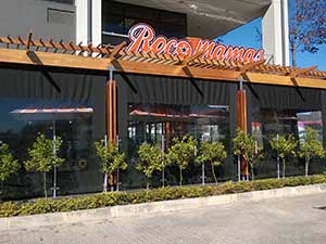 Roco Mamas pergola with roller blinds